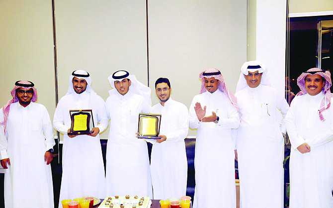 شركة نطاق العقارية تكرم عدد من منسوبيها بجائزة  الموظف “المتميز” ” والمثالي”