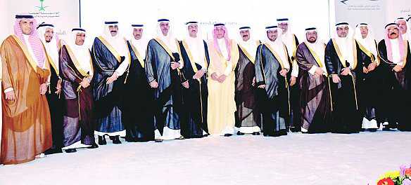 مفتتحاً معرض “ريستاكس” .. وزير الإسكان يكرم الشركات المشاركة والراعية