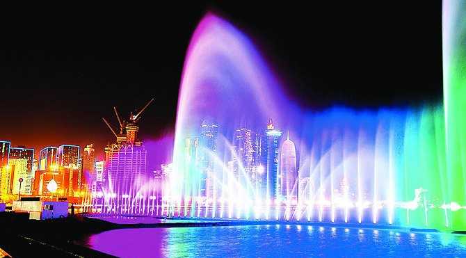 نوافير الخليج الموسيقية الراقصة تشكل مزارات سياحية جاذبة