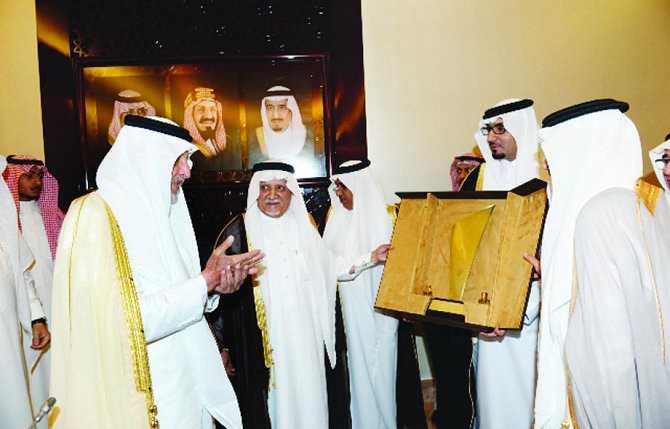 أمير مكة المكرمة يطلع على منجزات ا”لطائف” في الاستثمار والسياحة والمرافق السكنية