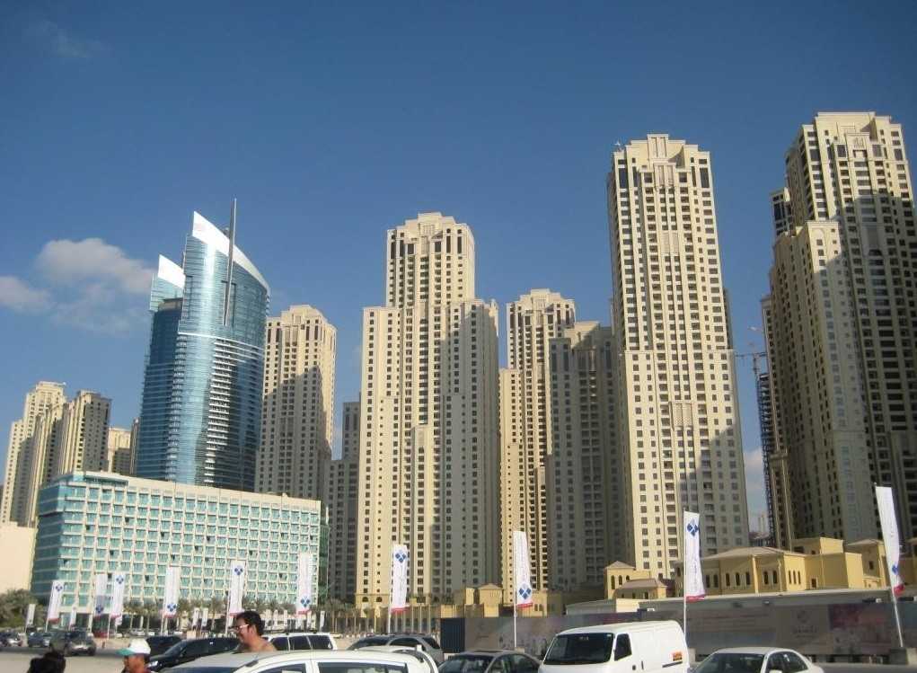 مختصون يطالبون بالتوجه لبناء الأبراج الشاهقة لحل مشكلة الإسكان