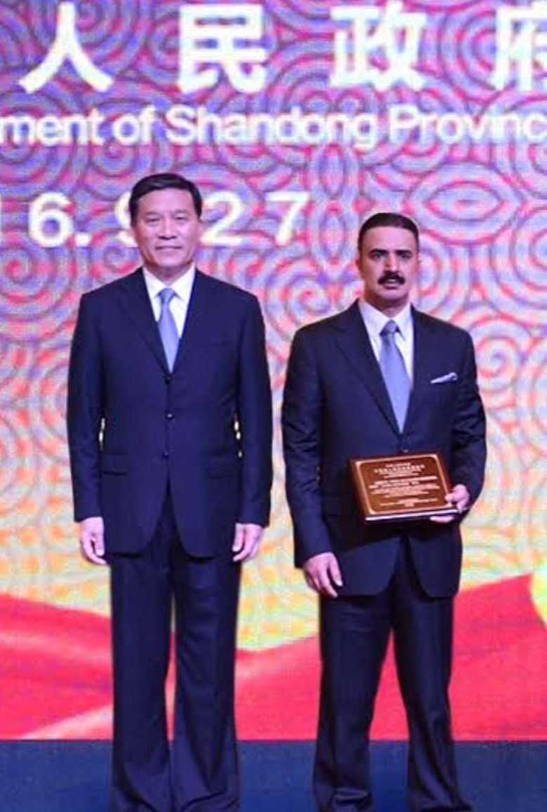 الحكومة الصينية تكرم محمد العجلان لجهوده في توسيع نطاق الصداقة بين البلدين