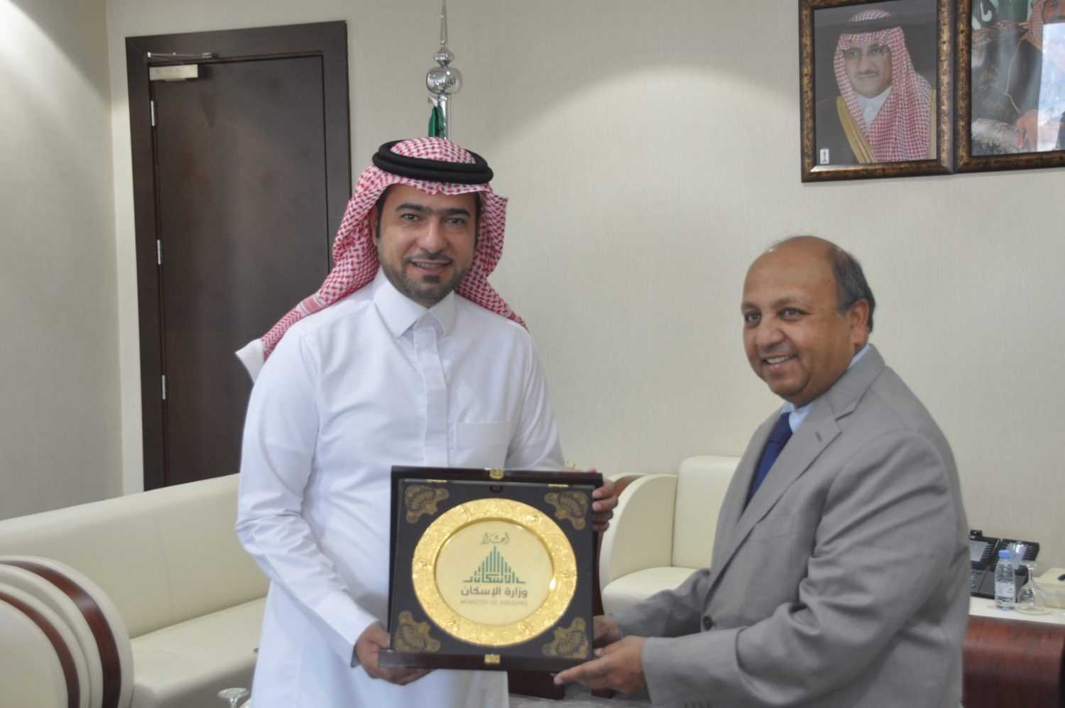 وزير الإسكان يستقبل المنسق المقيم لبرنامج الأمم المتحدة بالمملكة