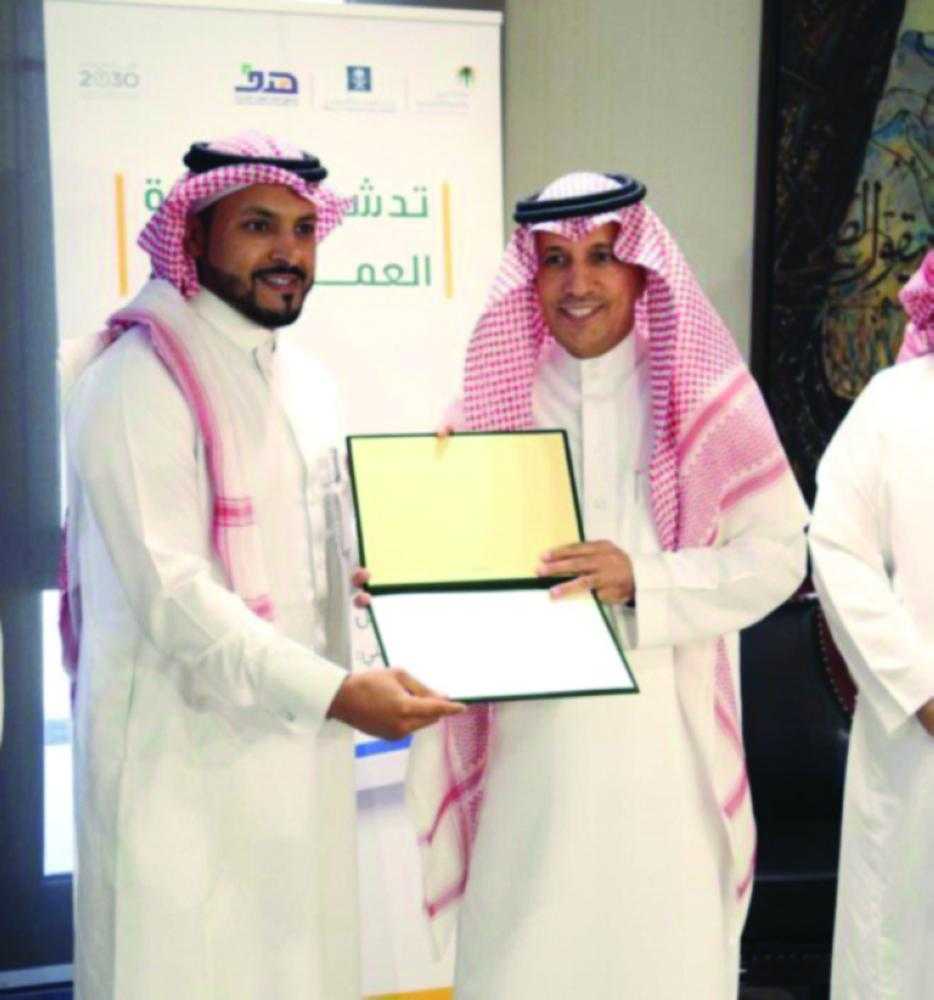 1750 سعودياً وسعودية سجلوا في بوابة العمل الحر بوزارة العمل.. و إصدار وثائق عمل لـ 420 شاب وشابة