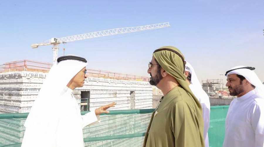 الشيخ محمد بن راشد يتفقد أعمال تشييد مشروع خور دبي.. الانتهاء من 50% من الأعمال الخرسانية