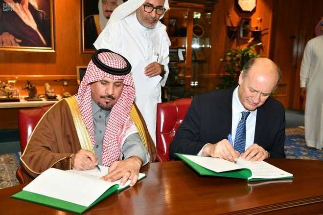 وزارة الحرس الوطني توقع عقداً لتنفيذ 5950 وحدة سكنية بالتعاون مع شركة إيطالية