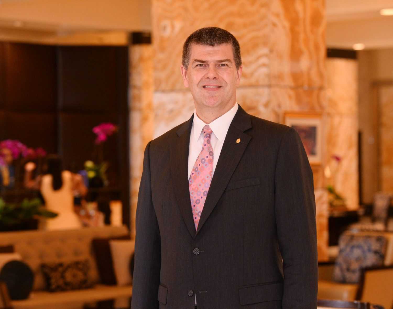 إنتركونتيننتال أبوظبي يعلن عن تعيين نيل هوتن مديراً عاماً للفندق