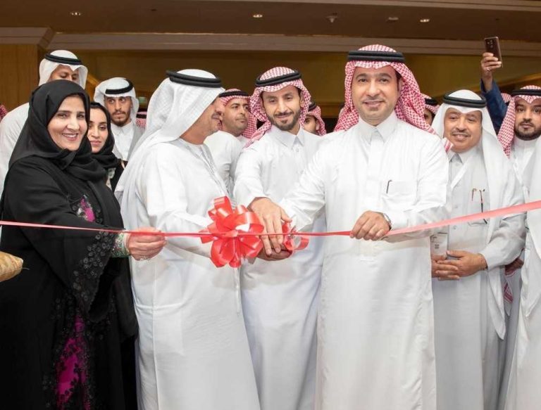 على الخارطة