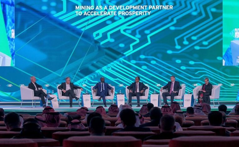 جانب من فعاليات اليوم الثاني لمؤتمر التعدين الدولي