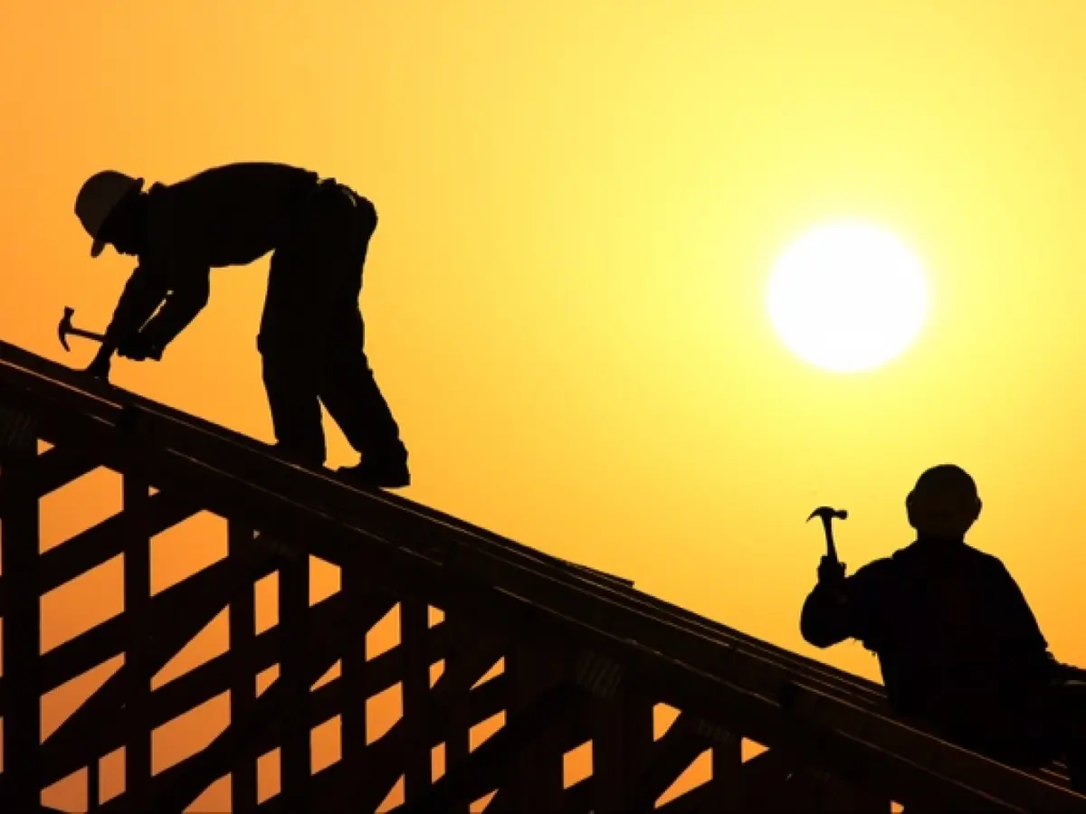 الأحد المقبل.. بدء تطبيق قرار حظر العمل تحت أشعة الشمس