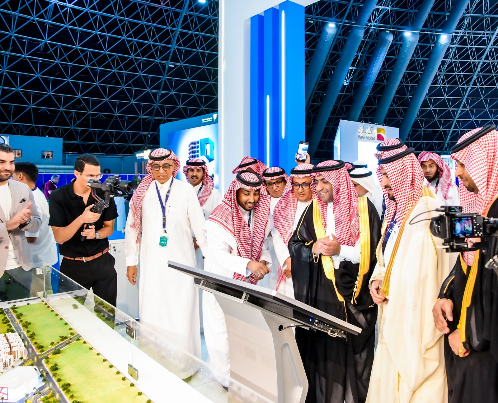 افتتاح معرض «سيريدو 2025» في جدة.. ومشاركات فاعلة من جهات حكومية وتمويلية